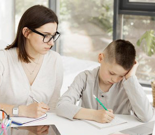 Снова в онлайн. Школы идут на каникулы или дистанционное обучение: ситуация в областях