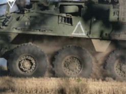 Українські десантники поділилися враженнями про БТР Stryker