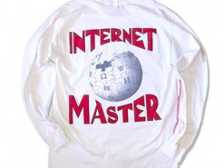 «Википедия» выпустила толстовки