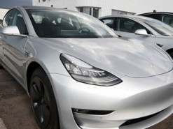 Замена батареи на электрокаре Tesla обошлась в половину стоимости самого авто