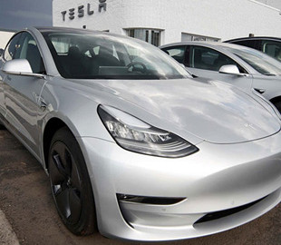 Замена батареи на электрокаре Tesla обошлась в половину стоимости самого авто