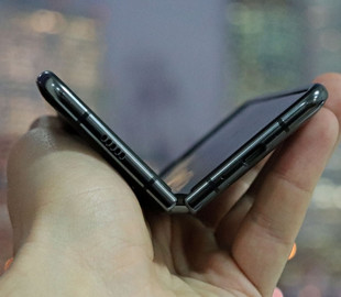 Дефицит компонентов ударит по поставкам складных смартфонов Samsung Galaxy Fold 2 и Z Flip 5G