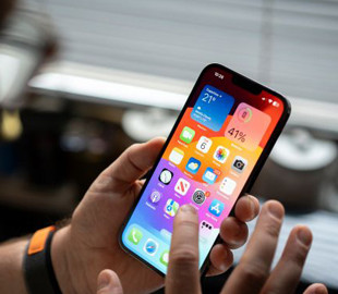 Ювілейний iPhone змінить дизайн: як працюватиме екран Liquid Glass від Apple