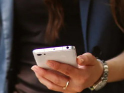 Майже 350 тисяч гривень кредитів: жінка стала жертвою шахрайки через свій телефон