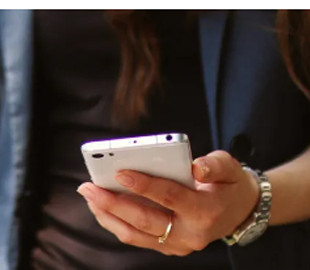 Майже 350 тисяч гривень кредитів: жінка стала жертвою шахрайки через свій телефон