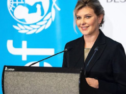 У чорному костюмі та з лаконічною зачіскою: Олена Зеленська взяла участь у стратегічній сесії