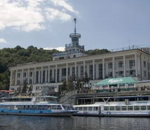 У мережі опублікували унікальне фото прибуття до Києва пароплава з Херсона в 1966 році