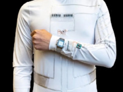 Ближе к телу: ученые создали рубашку, добывающую электричество из пота и телодвижений