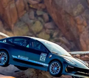 Tesla Model 3 разбилась на холме: видео из салона автомобиля