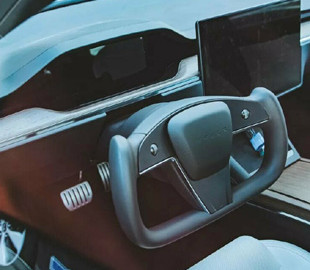 Tesla со штурвалом сфотографировали во время тестов в Калифорнии