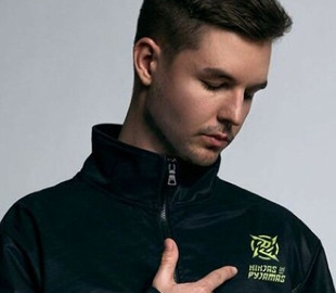 Звезда CS:GO dev1ce сломал монитор после неудачного раунда