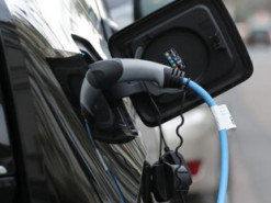 Продажи электромобилей в этом году пострадают не так сильно, как традиционных авто