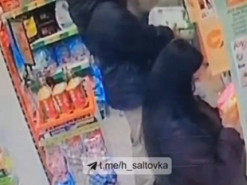 В Харькове в магазине карманница украла телефон у девушки