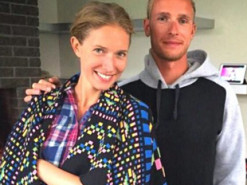 Молодший брат Каті Осадчої взяв у руки зброю та показав фото з навчань у Києві