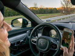 Системы помощи делают автомобилистов опаснее на дороге