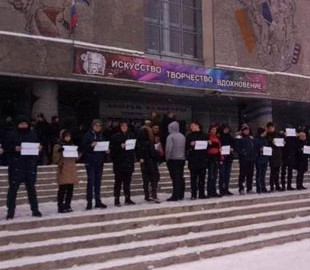 В России людей сгоняют митинговать в поддержку Путина: ситуацию обрисовали смешным видео