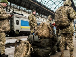 Як військовослужбовцям забронювати квиток на поїзд: новий сервіс від УЗ