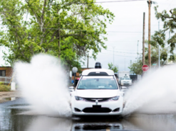 Waymo получила разрешение на перевозку пассажиров с помощью робомобилей в Калифорнии