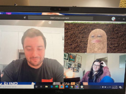 Из-за забавной случайности девушка в видеочате стала мемом