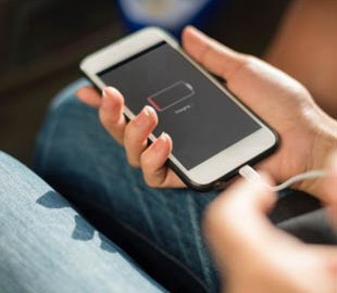 Эксперты объяснили, какие приложения могут продлить жизнь батареи смартфона