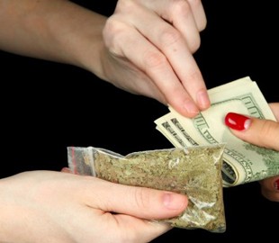 В Кривом Роге через Интернет сбывали героин и опий