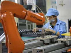 Почему у Apple не получилось заменить людей роботами