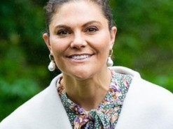 Наследница шведского престола поделилась новыми снимками своей семьи