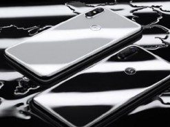 Motorola представила недорогой клон iPhone X
