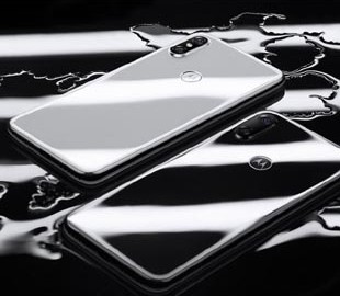 Motorola представила недорогой клон iPhone X