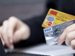 Новая афера с банковскими картами: продавец супермаркета обокрал десятки людей
