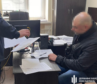 ДБР повідомило про підозру правоохоронцю, який зламав ребро адвокату за «юридичну консультацію»