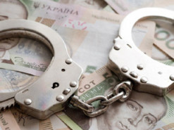 Переселенця з Харкова затримали за шахрайство з волонтерськими грошима