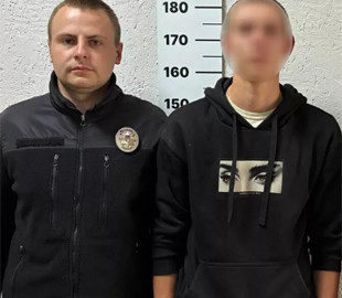 На Львівщині 20-річний чоловік викрав з банківської картки односельця майже 2 тисячі доларів