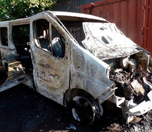 Поліція затримала донеччанина, який намагався обікрасти автівку та не знайшовши цінностей – підпалив її