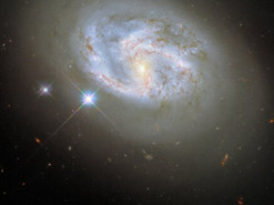 «Хаббл» сделал снимок галактики в окружении «друзей»