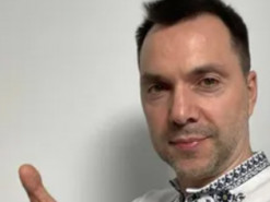 У чому секрет харизми Арестовича і чому він дратує українців. Розбір психологині