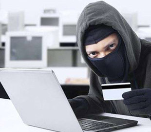 "Перевіряють" картки: шахраї запустили нову схему обману українців