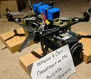 Українські військові тестують перший у світі FPV-дрон із гранатометом
