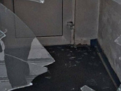За гроші рф підпалили відділення "Укрпошти" та авто військового: у Києві затримали 41-річного та 15-річного паліїв