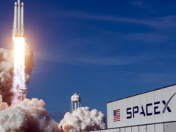 SpaceX и канадский стартап запустят спутник для трансляции рекламы в космосе