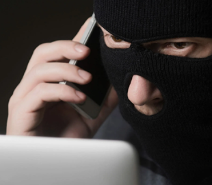 Киянці зламали Telegram, Viber і WhatsApp та вкрали 72 500 гривень з картки ПриватБанку — що вирішив суд