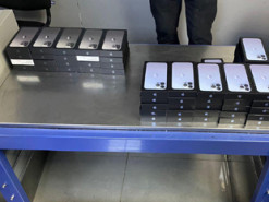 В Одесском аэропорту нашли партию контрабандных iPhone 13 Pro Max на семь миллионов гривен