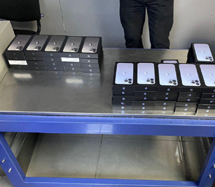 В Одесском аэропорту нашли партию контрабандных iPhone 13 Pro Max на семь миллионов гривен