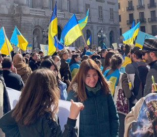 Автор самого популярного в СНГ канала о моде просит прекратить бомбить Украину