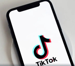 Продаж TikTok: ЗМІ дізнались, хто викупить американську частку соцмережі