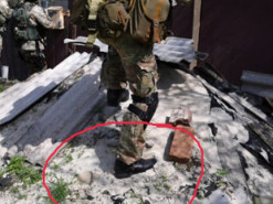 Вмирати треба теж красиво: у мережі висміяли незвичайне "стильне" взуття на російському окупанті