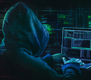 Хакер взломал 35 техногигантов