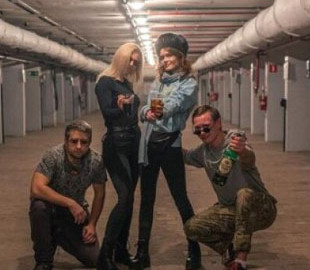 Киевляне хохочут над платным входом в бомбоубежище