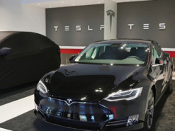 Обозреватель CNN испытал полный автопилот Tesla