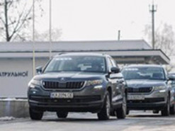 В Україні можуть підняти ціну за оформлення документів на авто: що потрібно знати